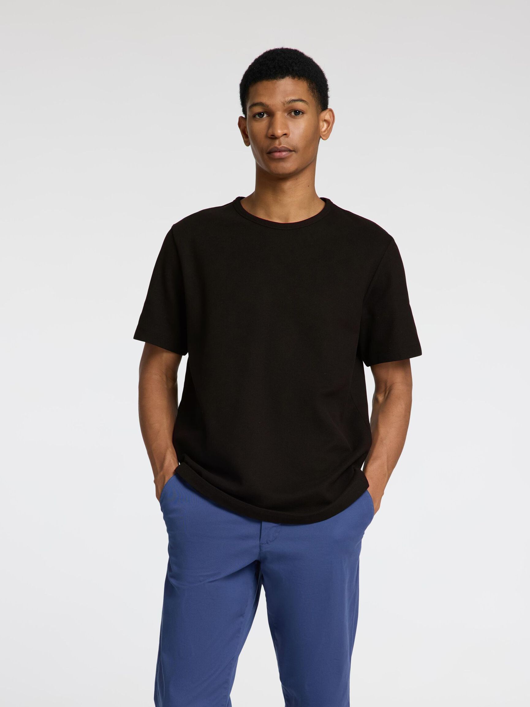 KLASSISCHES T-SHIRT, Black, highres