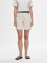 NADELSTREIFEN SHORTS, Sandshell, highres