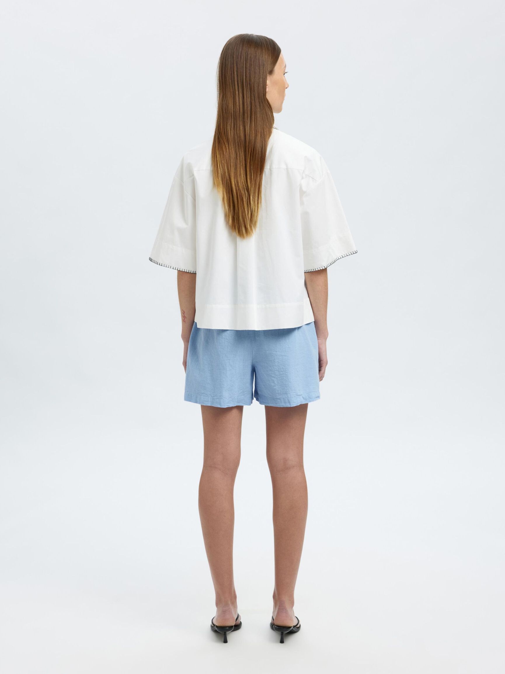 MID WAIST LINEN-BLEND SHORTS, Cashmere Blue, highres
