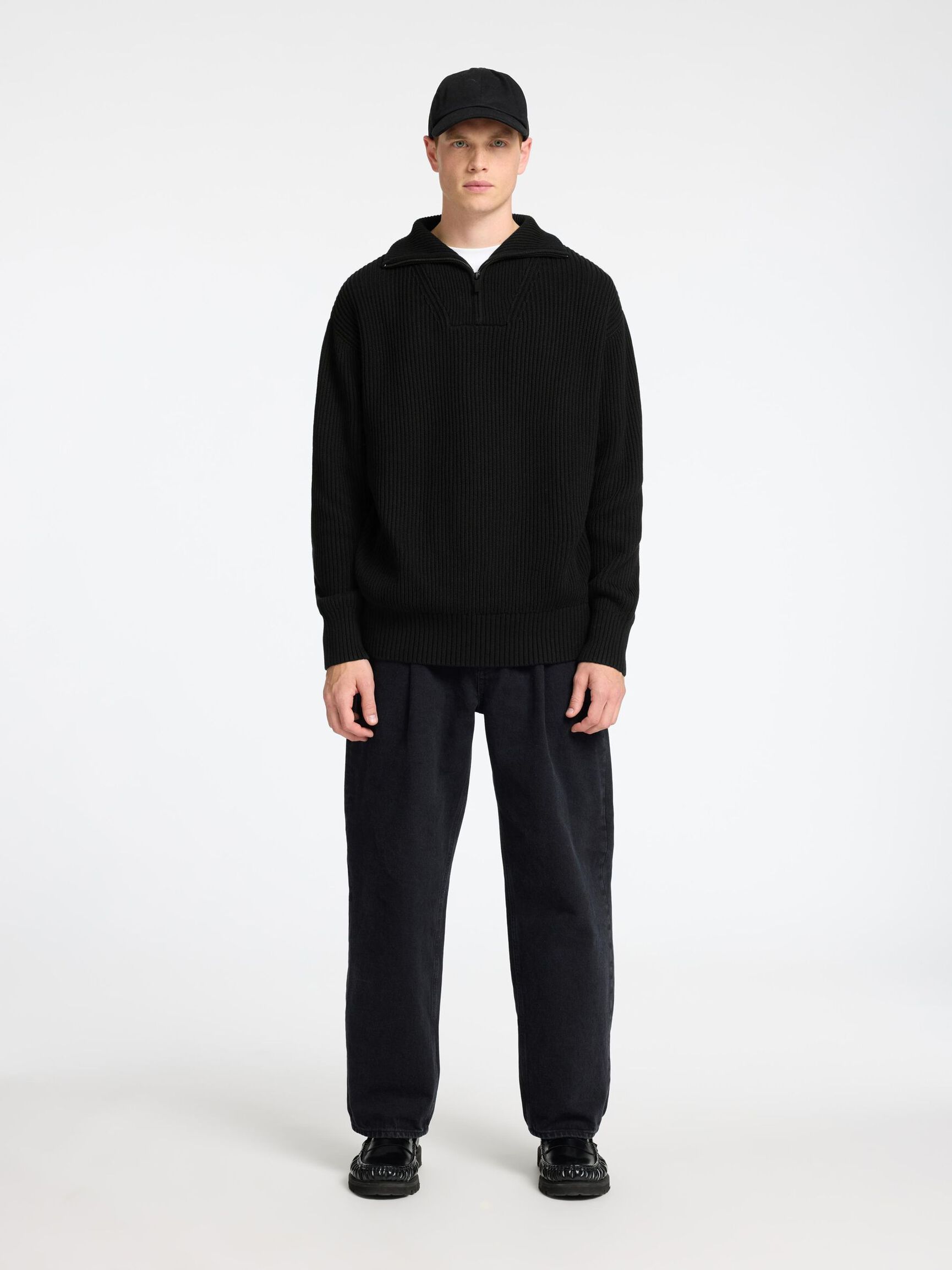 SWETER Z KRÓTKIM ZAMKIEM, Black, highres