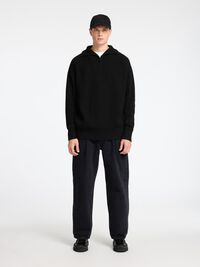 SWETER Z KRÓTKIM ZAMKIEM, Black, highres