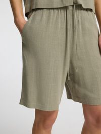 VISCOSE BLEND SHORTS, Vetiver, highres
