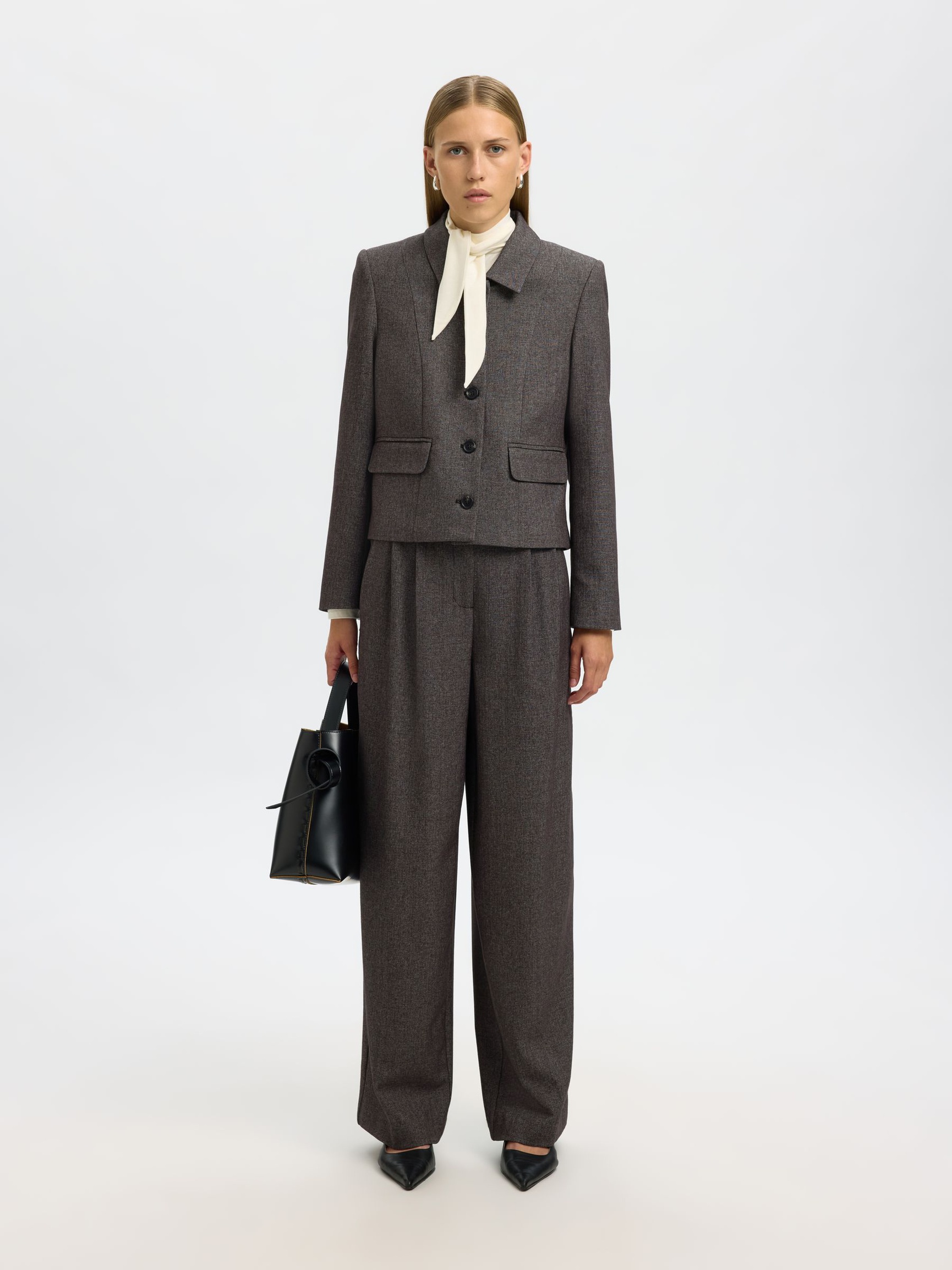 CROPPED BLAZER MED FIGURNÆR PASSFORM, Black, highres