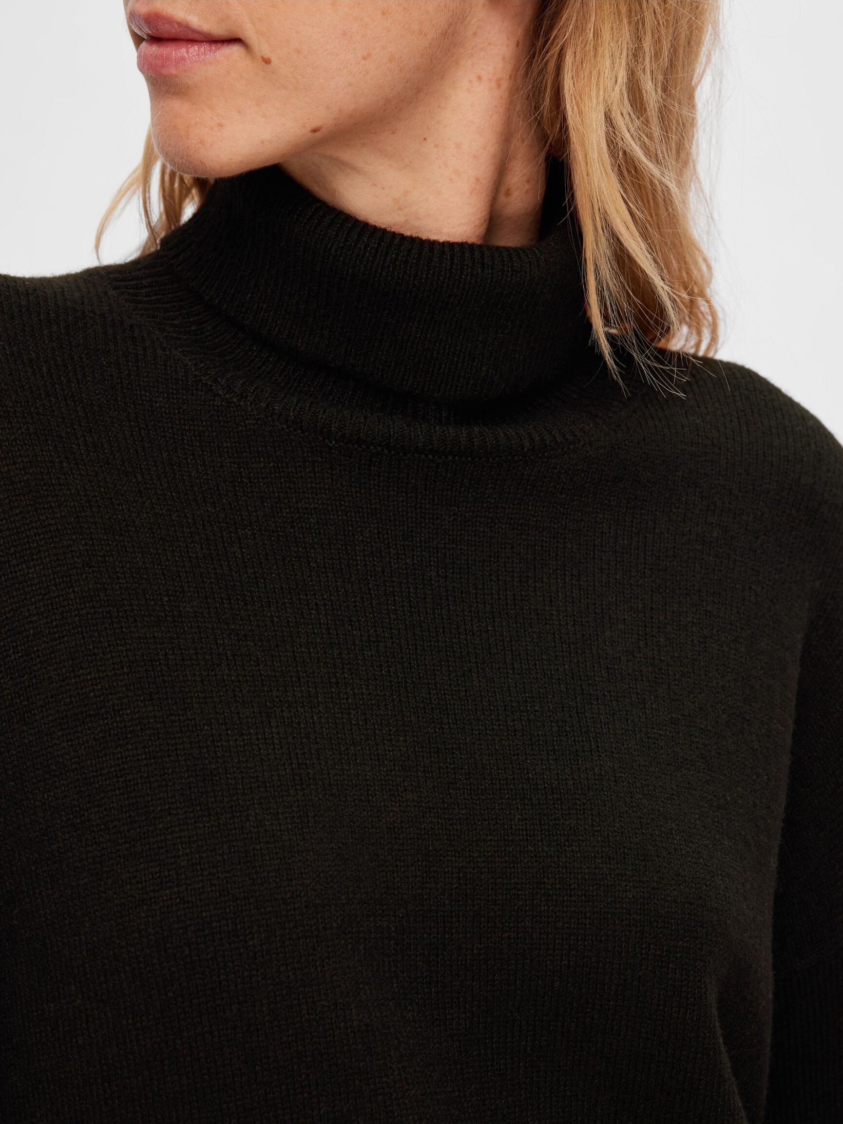 ULLBLANDING RULLEHALS GENSER, Black, highres