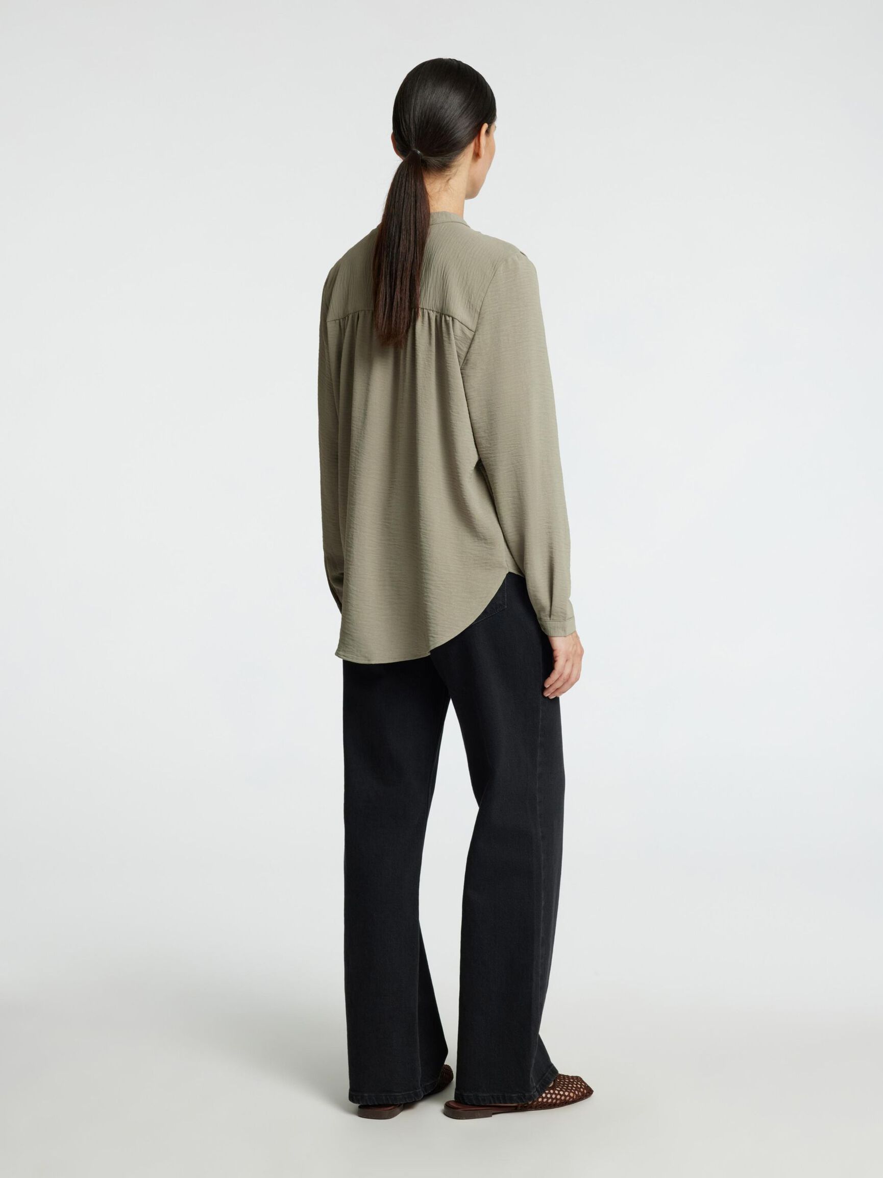 LÅNGÄRMAD BLUS, Vetiver, highres