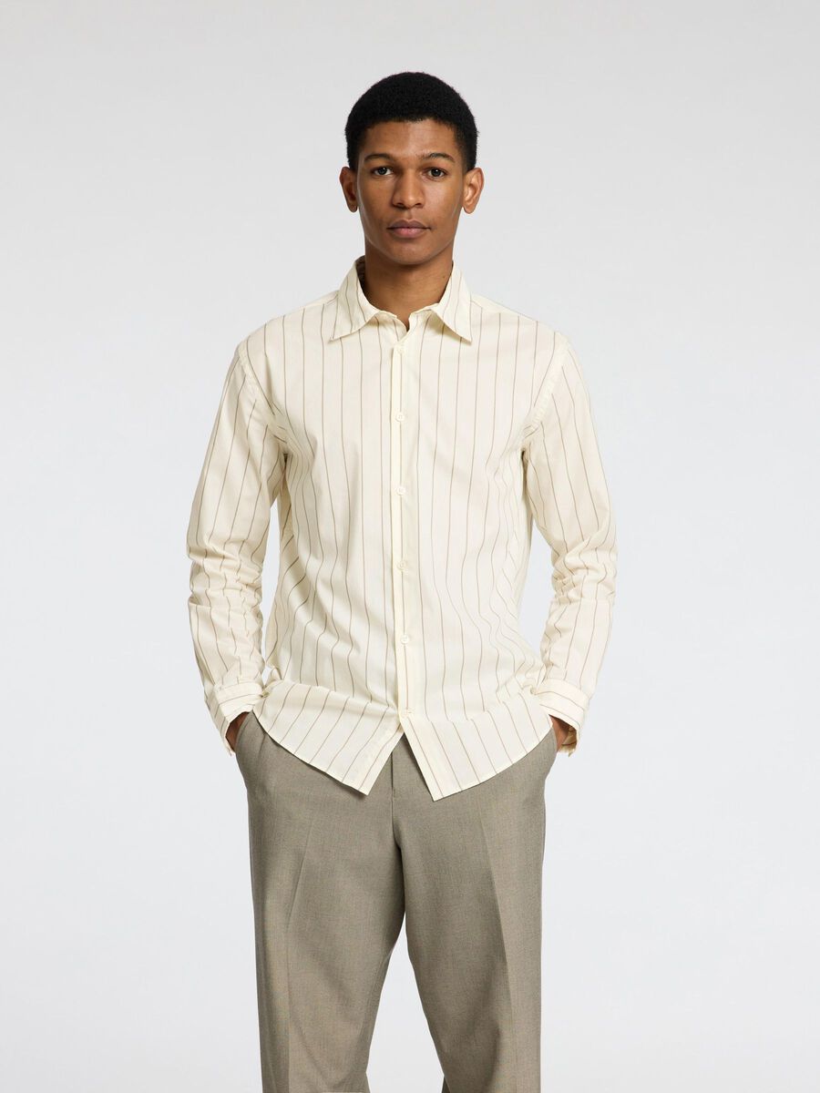 Selected COUPE CLASSIQUE CHEMISE, Egret, highres - 16096880_Egret_1165630_003.jpg