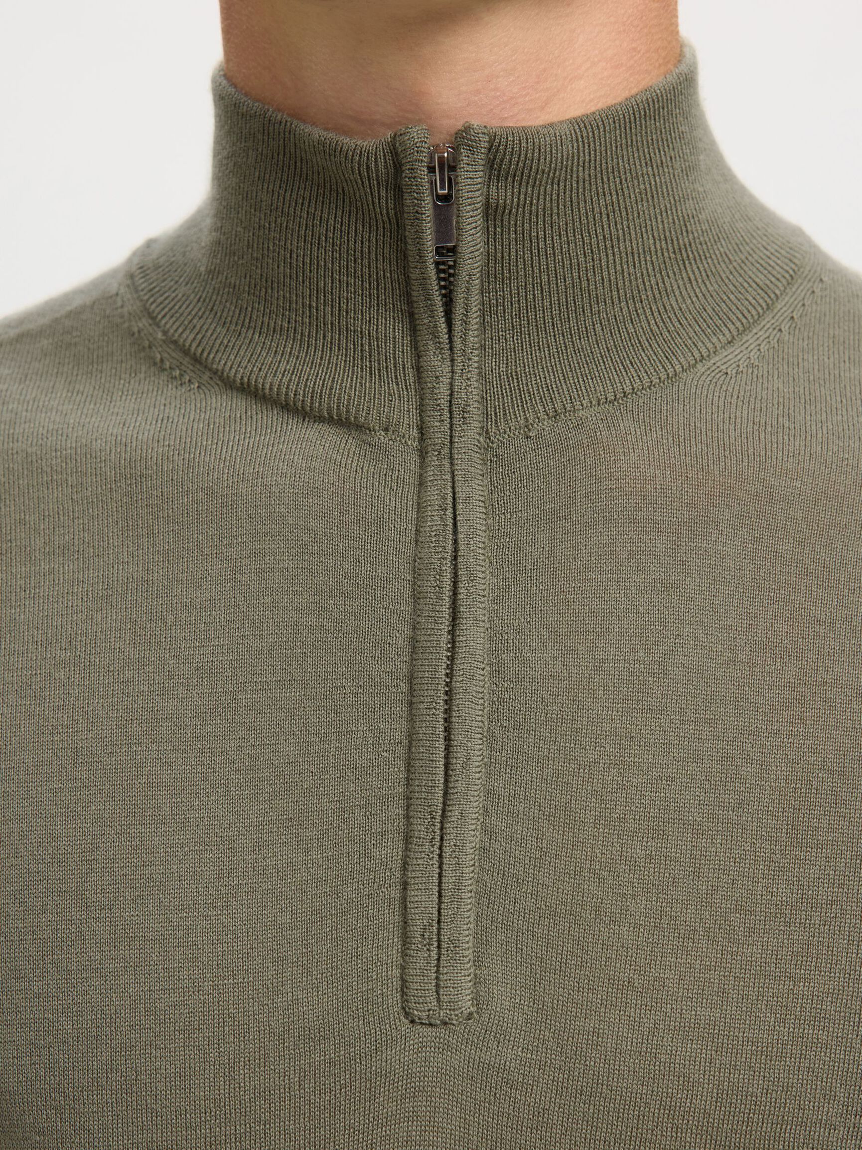 100% MERINO WOOL HALF-ZIP JUMPER, Vetiver, highres