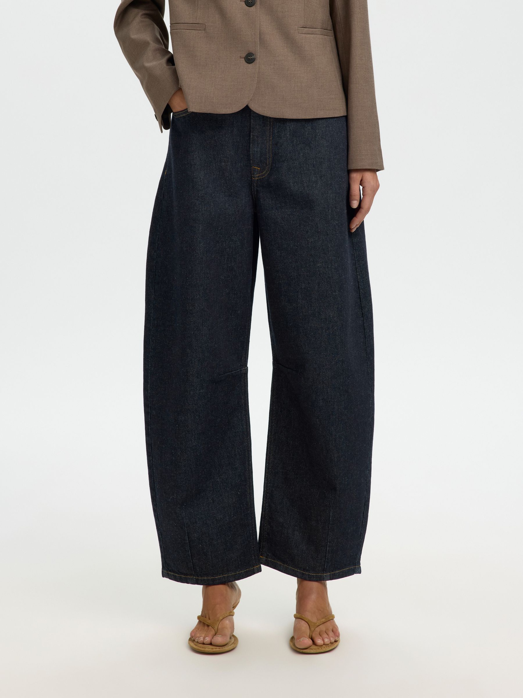 JEANSY O KROJU BARREL, Dark Blue Denim, highres