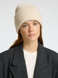 KNITTED BEANIE, Birch, highres