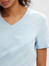 CLASSIC V-NECK T-SHIRT, Cashmere Blue, highres