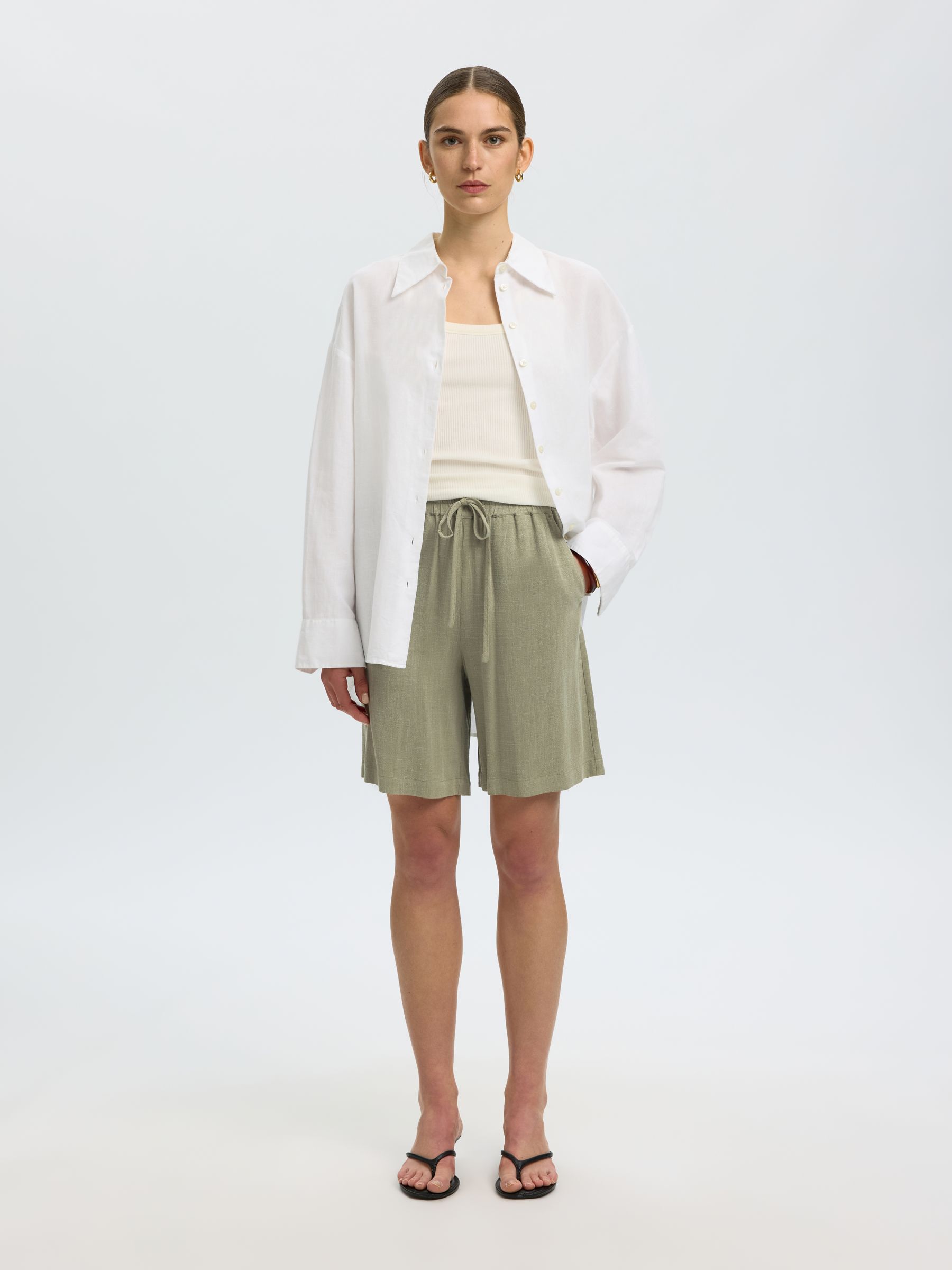 VISCOSE BLEND SHORTS, Vetiver, highres