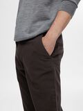 Selected 175 SLIM FIT STRUCTURED CHINOS, Chocolate Torte, highres - 16091554_ChocolateTorte_006.jpg