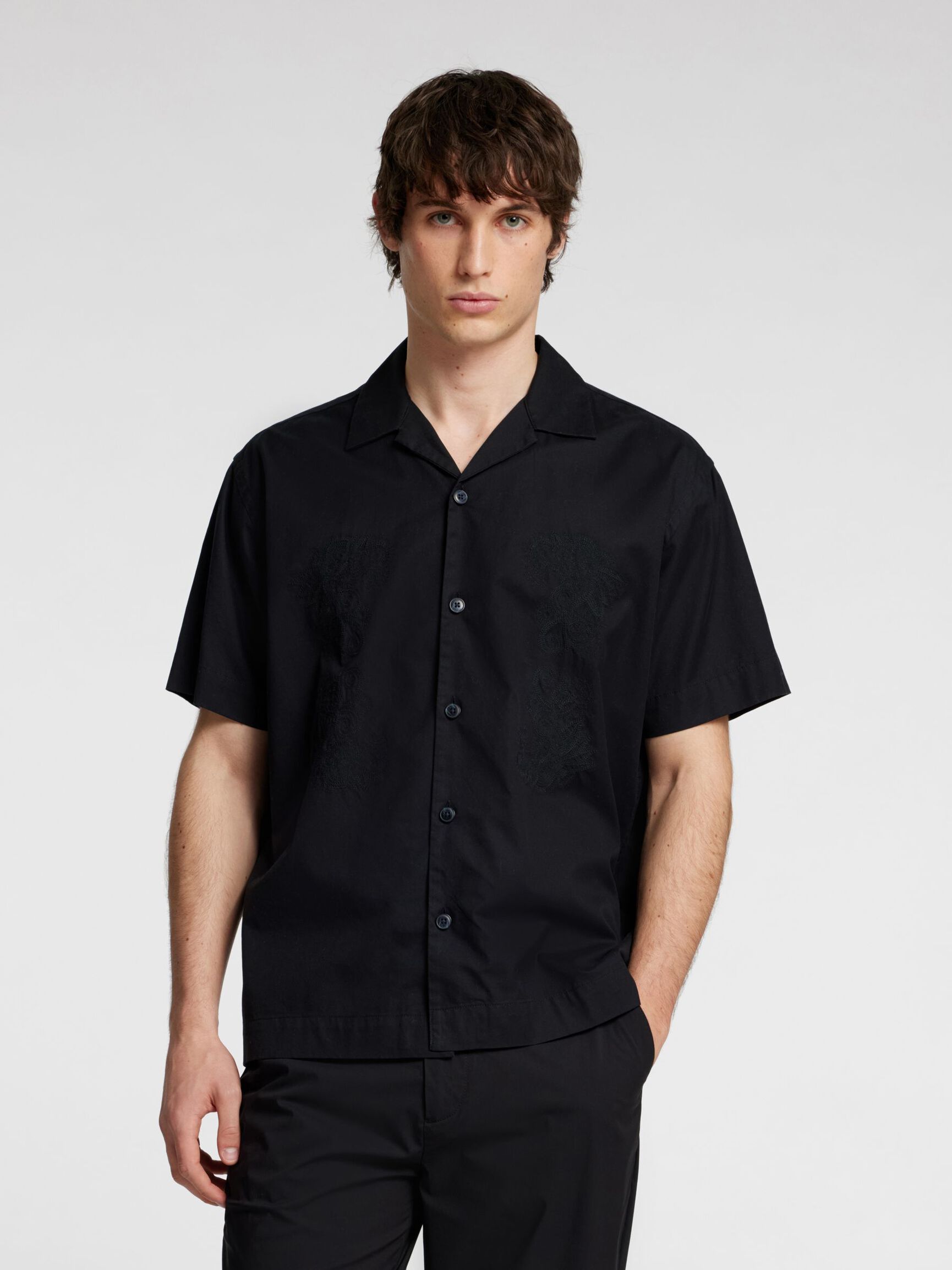 EMBROIDERED SHORT SLEEVED SHIRT, Black, highres
