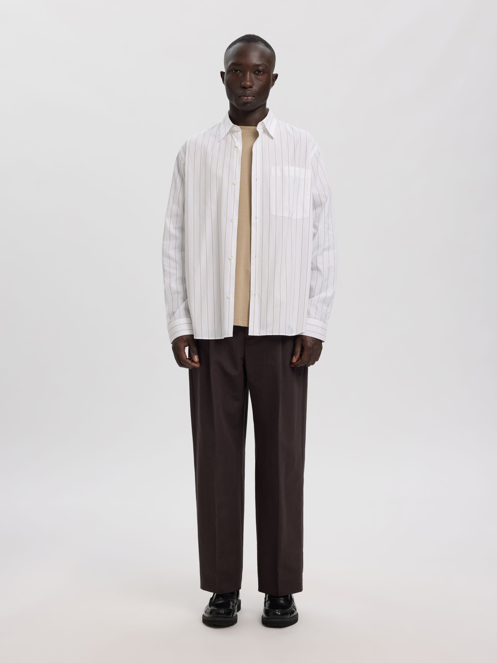 PLEATED LINEN-BLEND TROUSERS, Licorice, highres