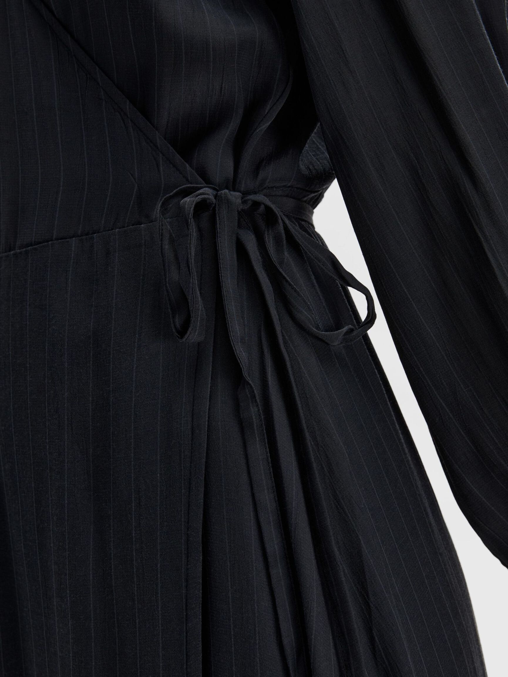 SATIN SLÅ OM KJOLE, Dark Sapphire, highres