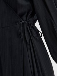 SATIN SLÅ OM KJOLE, Dark Sapphire, highres