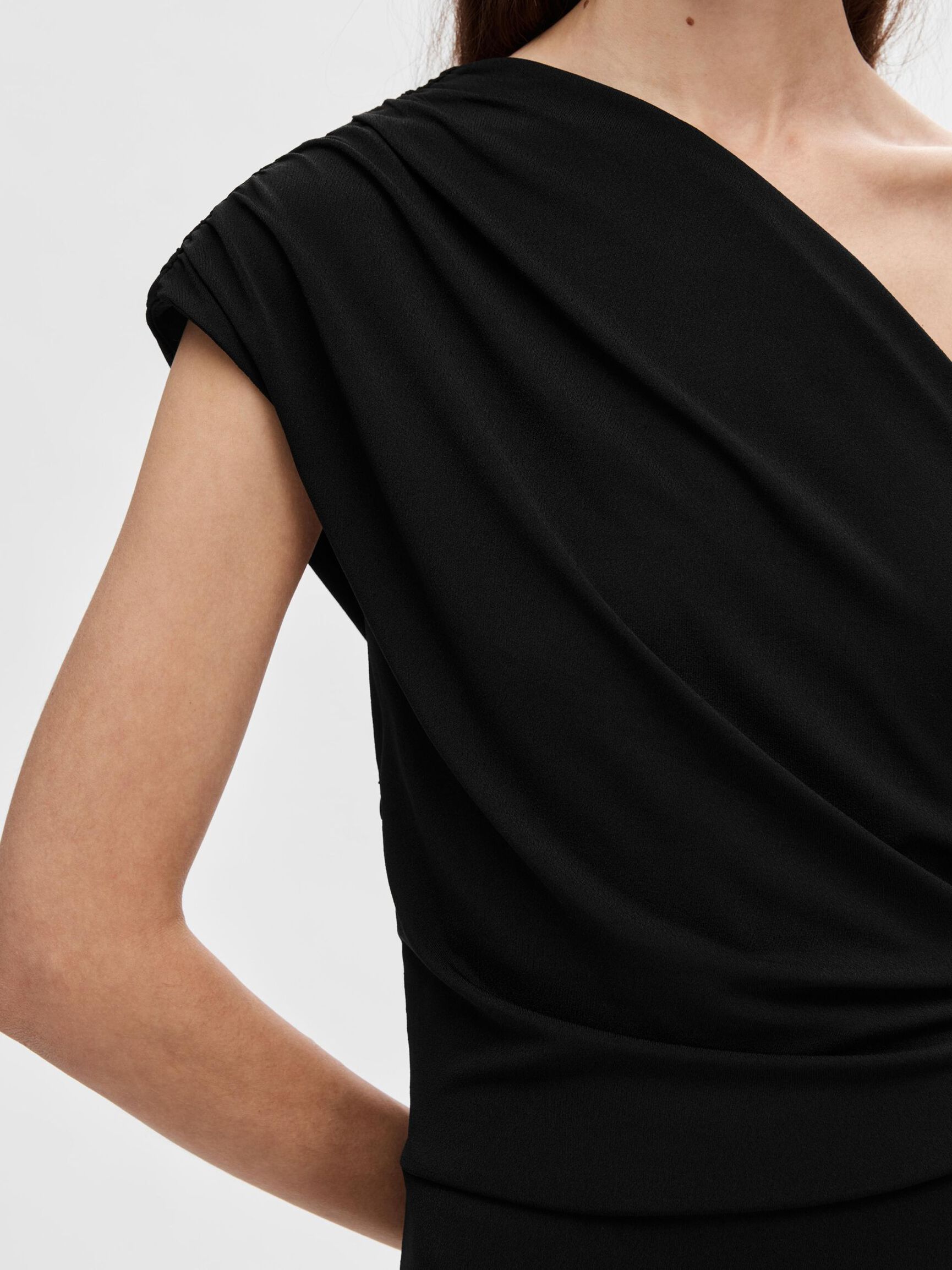GERAFFTES ONE-SHOULDER KLEID, Black, highres