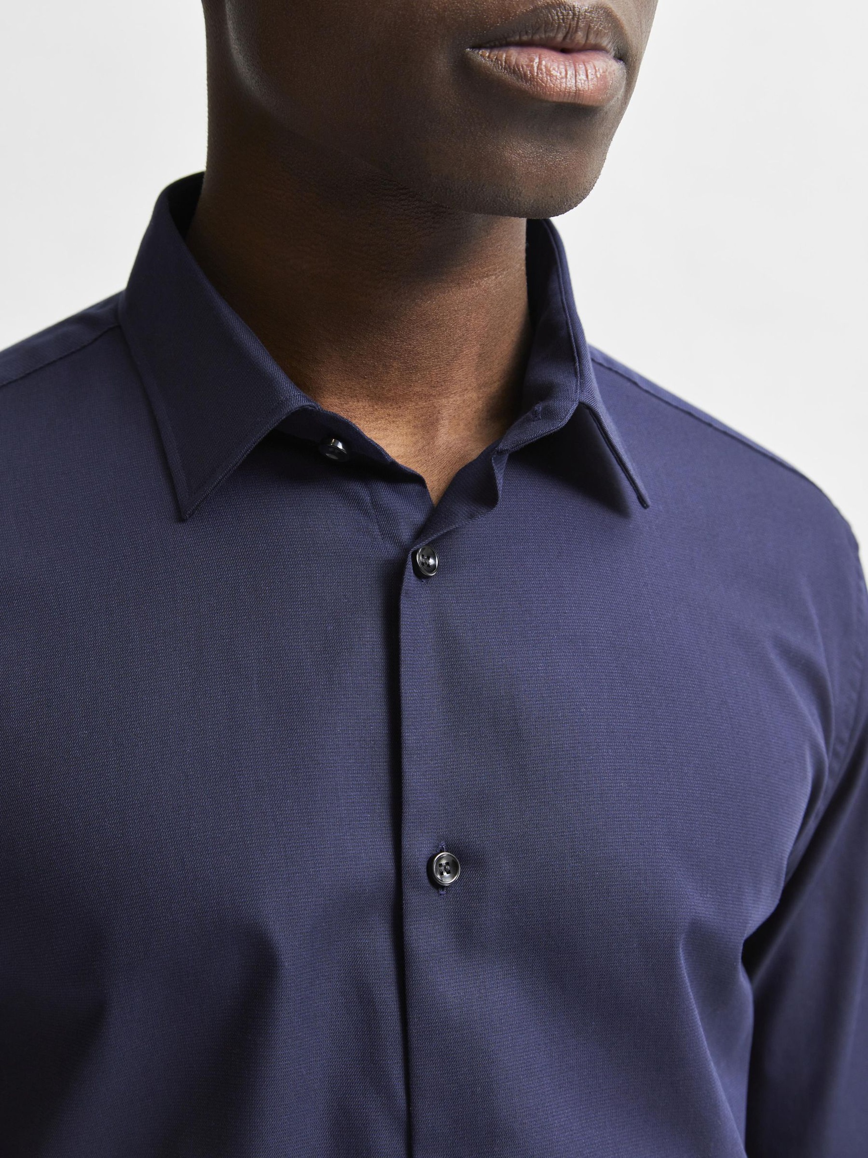 LONG-SLEEVED SLIM FIT SHIRT, Peacoat, highres