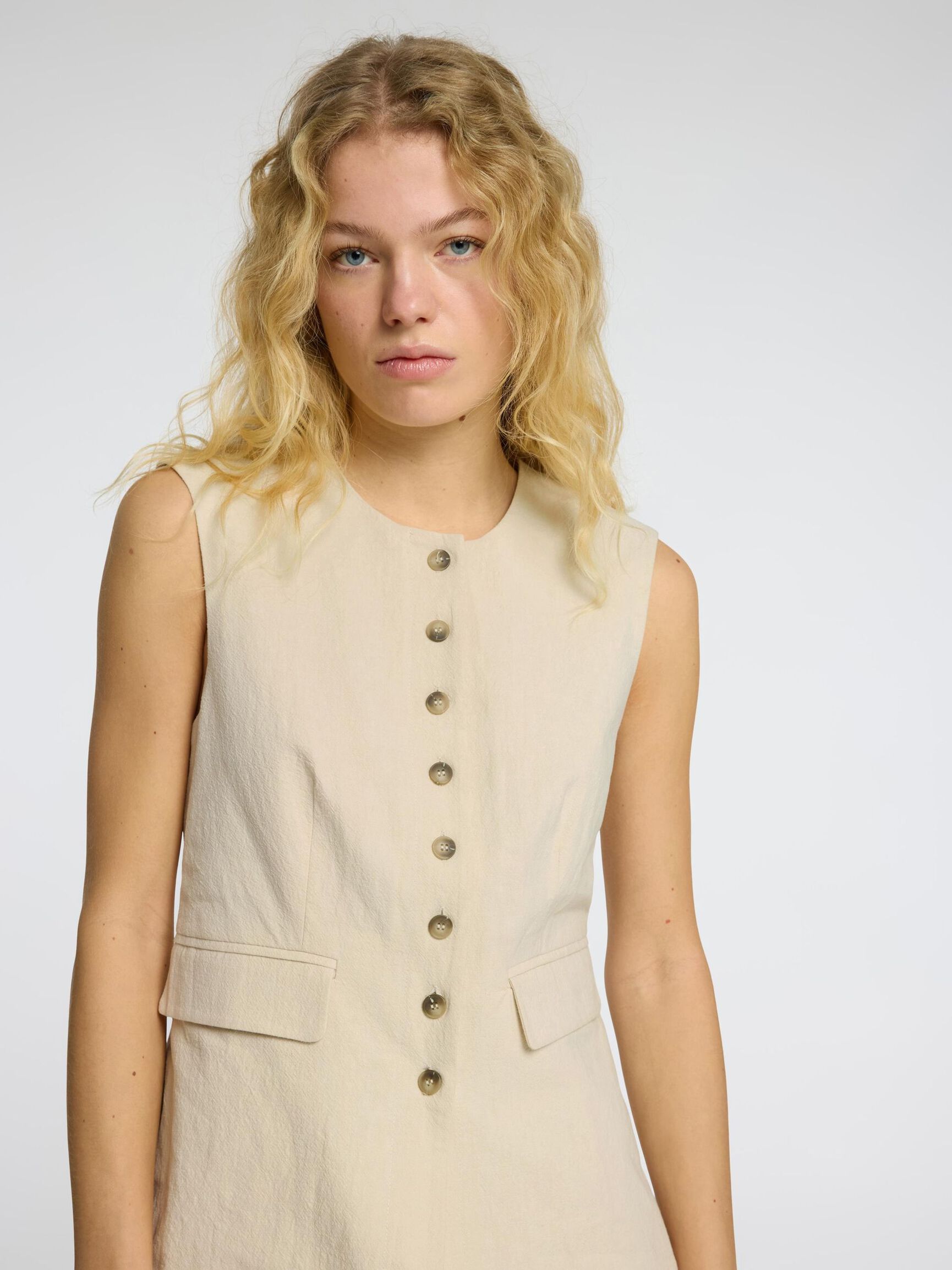 TAILORED LINNENMIX GILET, Sandshell, highres