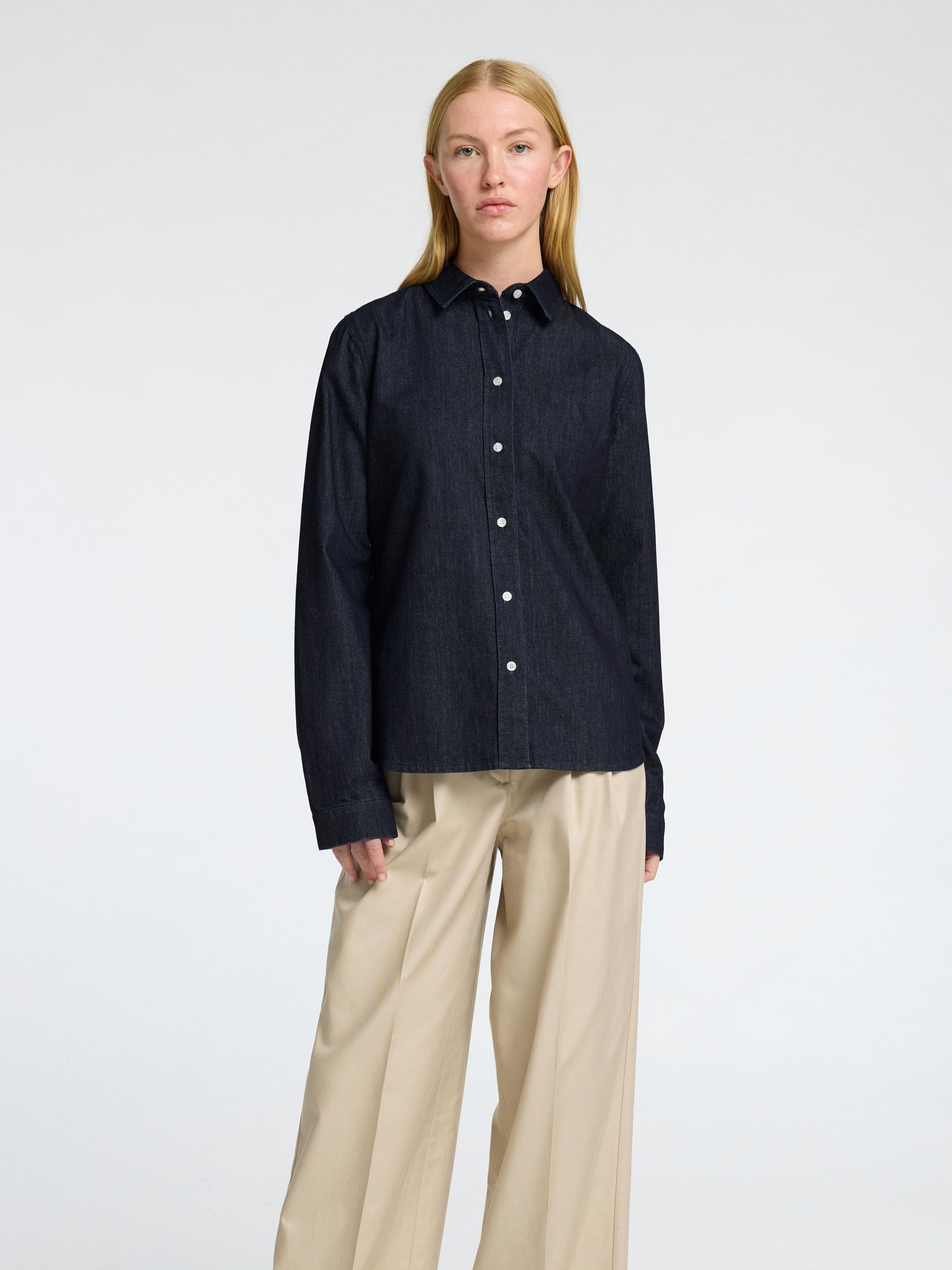 LÅNGÄRMAD FIGURSYDD JEANSSKJORTA, Dark Blue Denim, highres