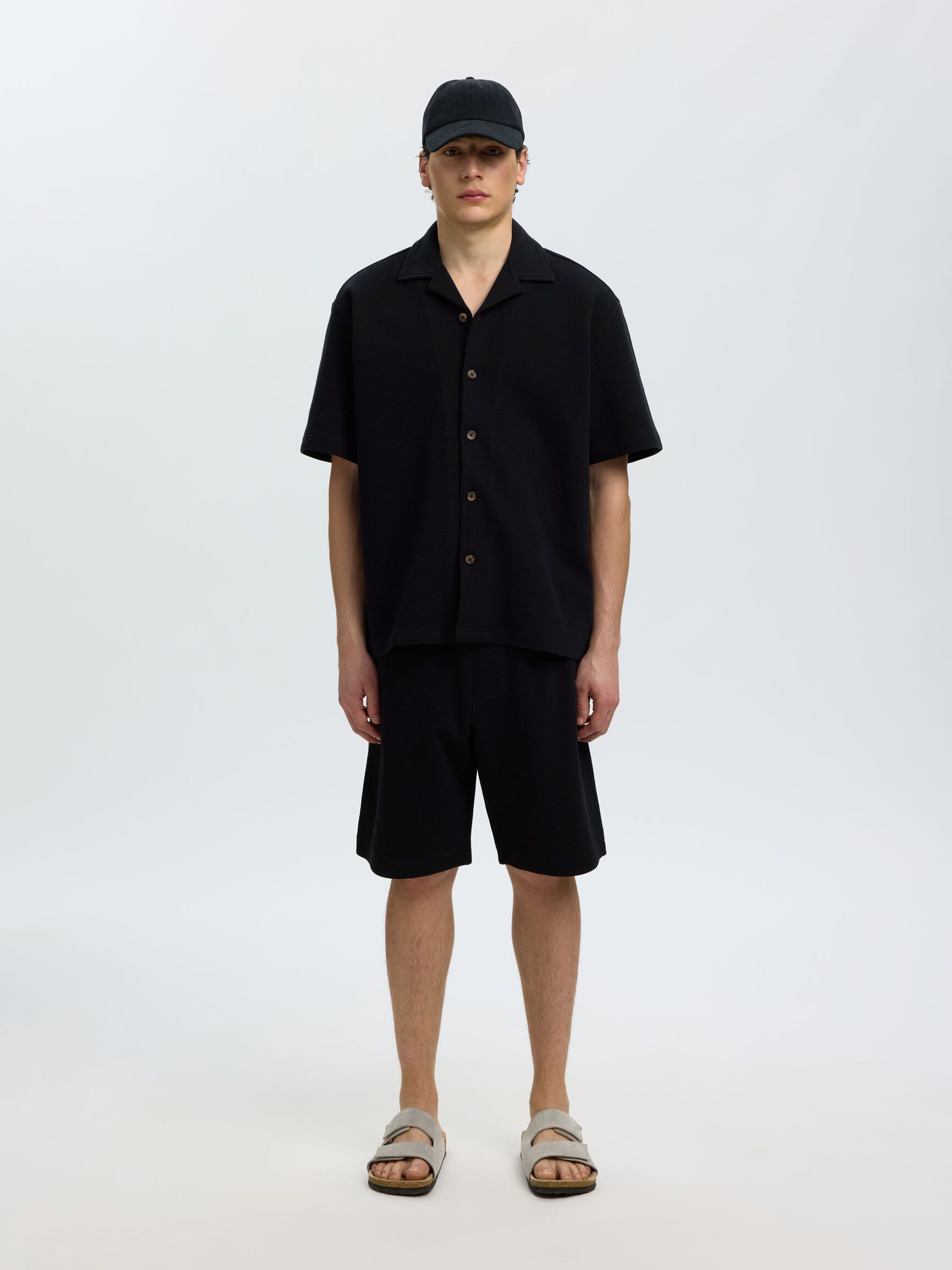 AVSLAPPNAD PASSFORM ÖVERSKJORTA, Black, highres