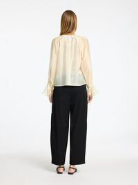 GEDETAILLEERD SHIRT MET LANGE MOUWEN, Angora, highres