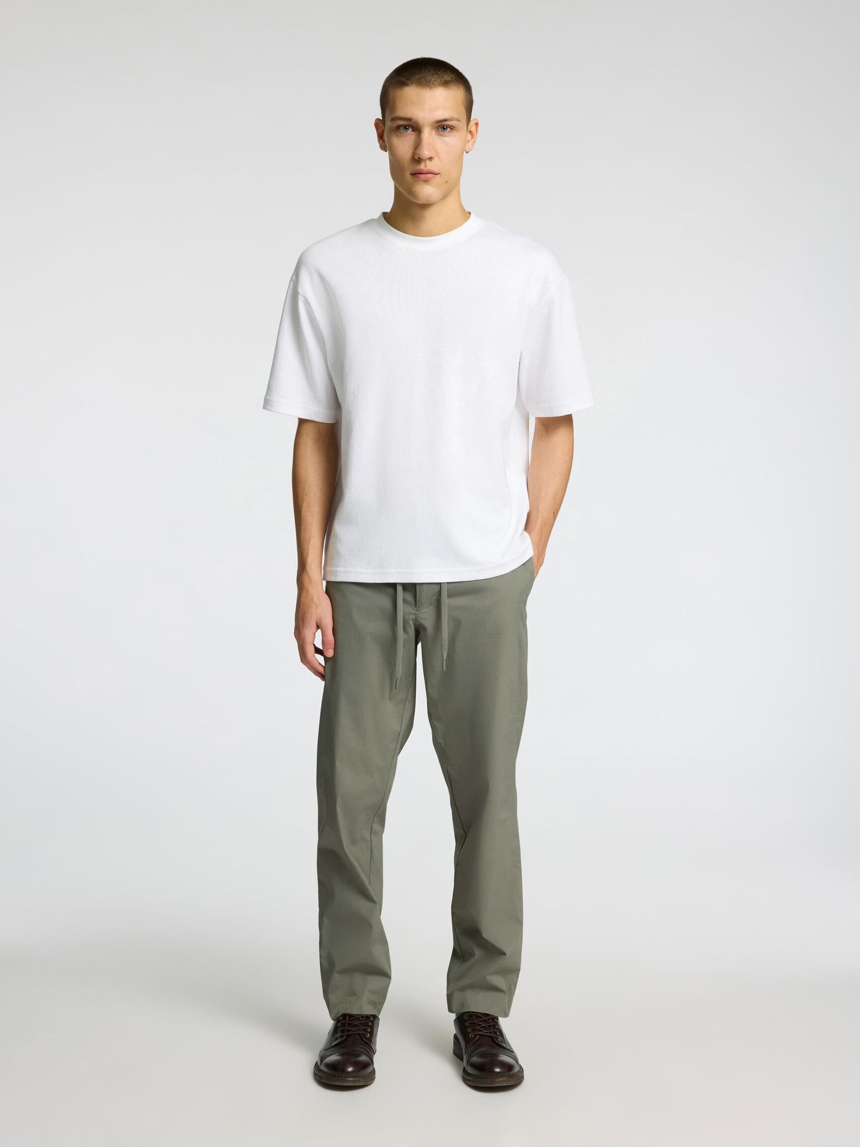 190 REGULAR FIT TAPERED TROUSERS, Vetiver, highres