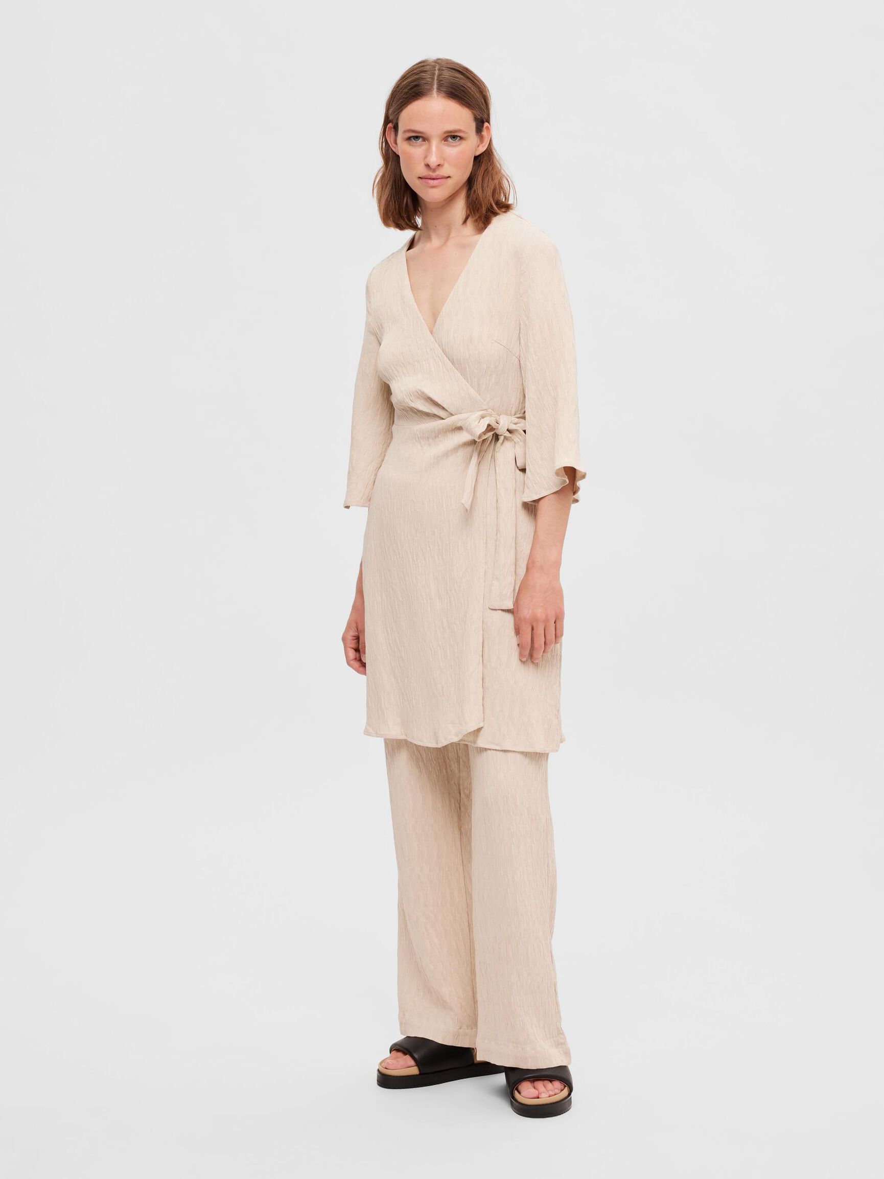 PLISSÉ WRAP DRESS, Sandshell, highres