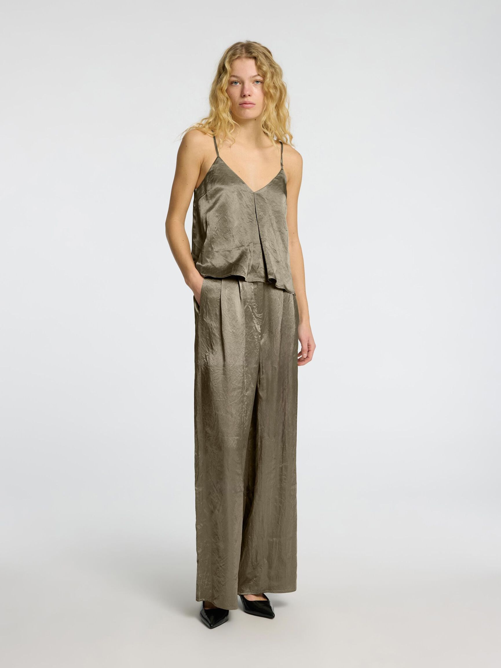 V-NECK SPAGHETTI STRAP TOP, Vetiver, highres