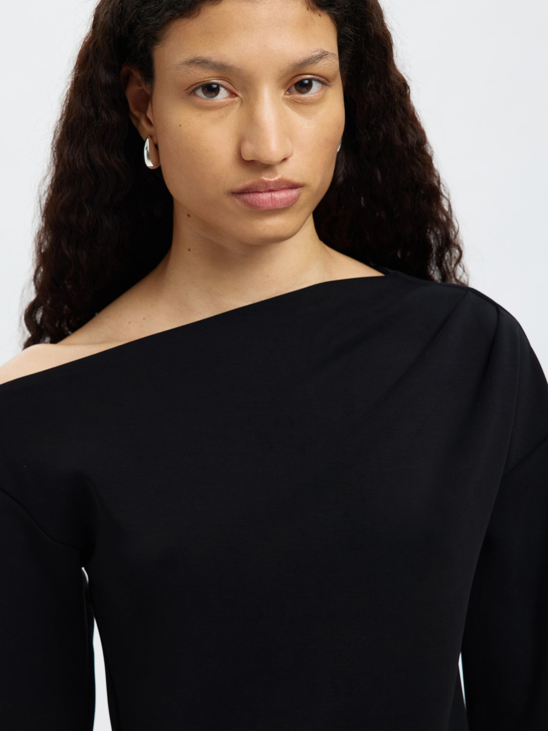 LANGE MOUWEN OFF-SHOULDER TOP, Black, highres