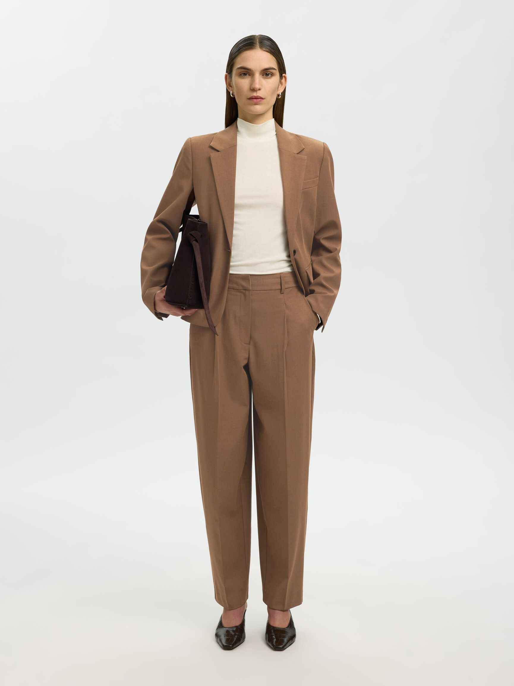 TIRO MEDIO PANTALONES FIT CORTE BARREL, Toffee, highres