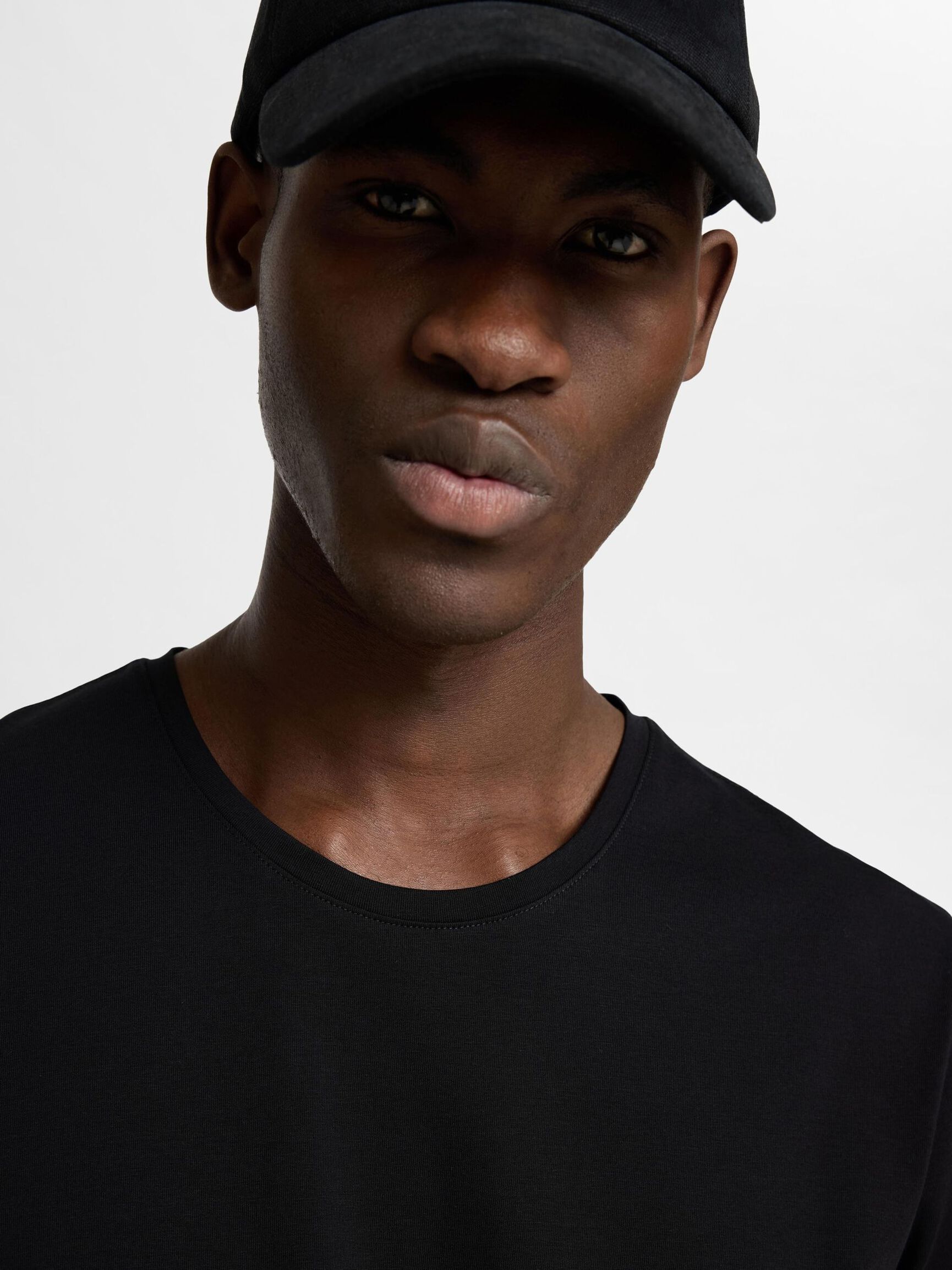 KORTERMET T-SKJORTE, Black, highres