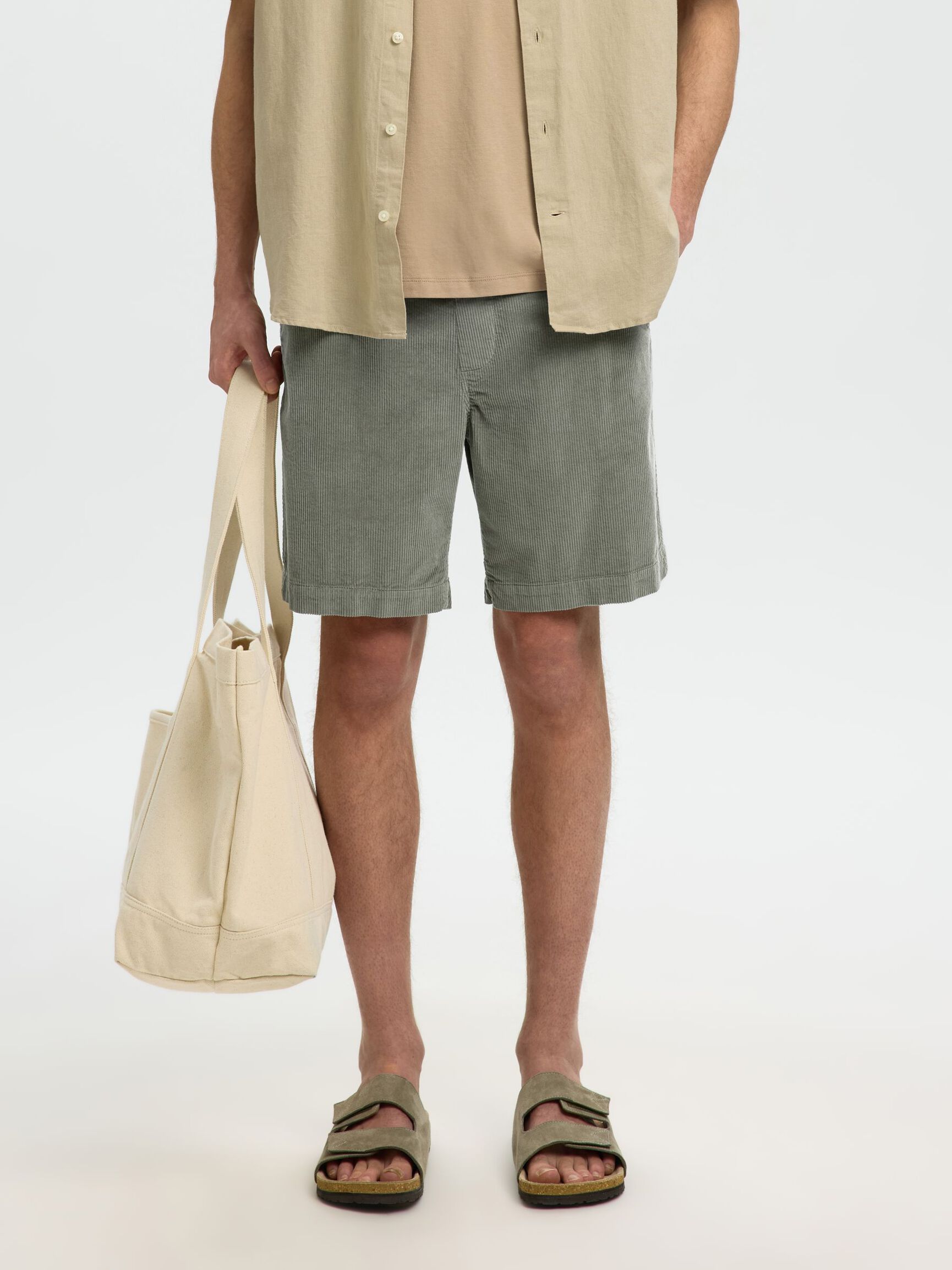 DE CORDUROY, CORTE REGULAR SHORTS, Vetiver, highres