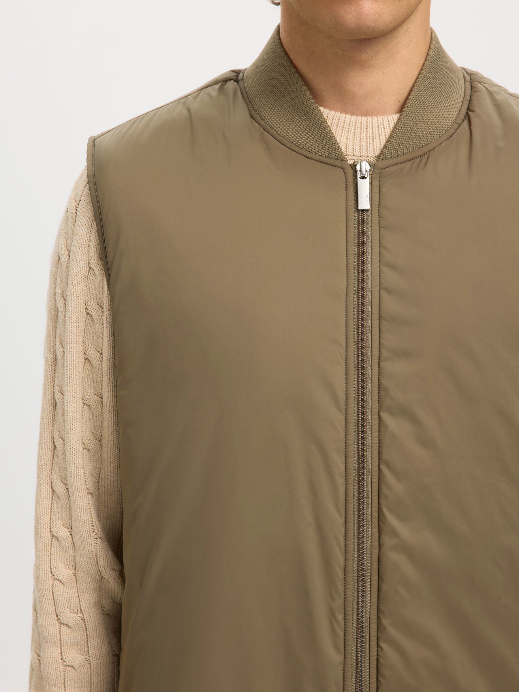 GEFÜTTERTE GILET, Caribou, highres