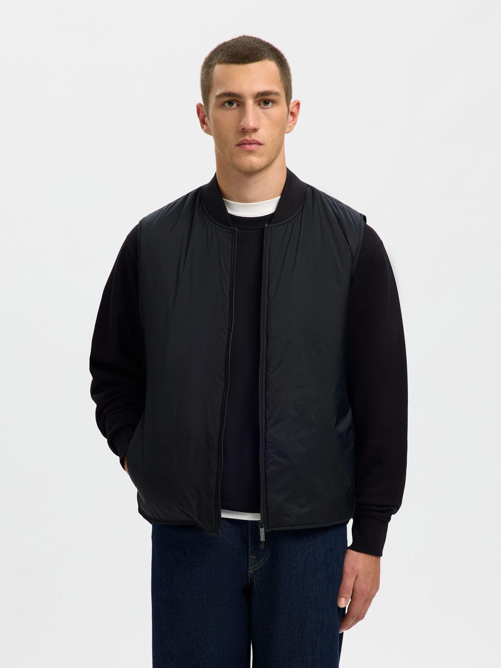 DOORGESTIKTE GILET, Black, highres