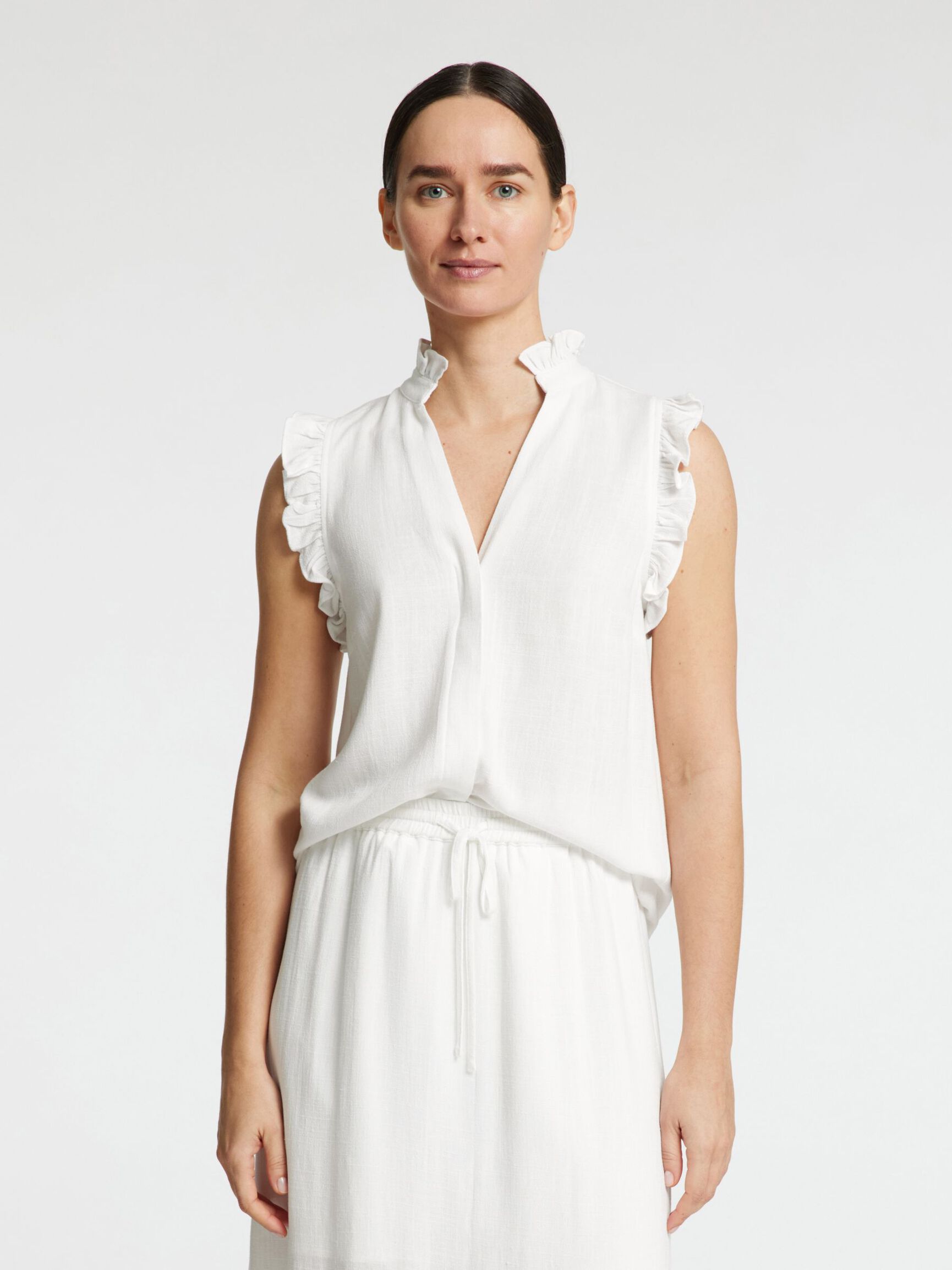 SLEEVELESS RUFFLE DETAIL TOP, Snow White, highres