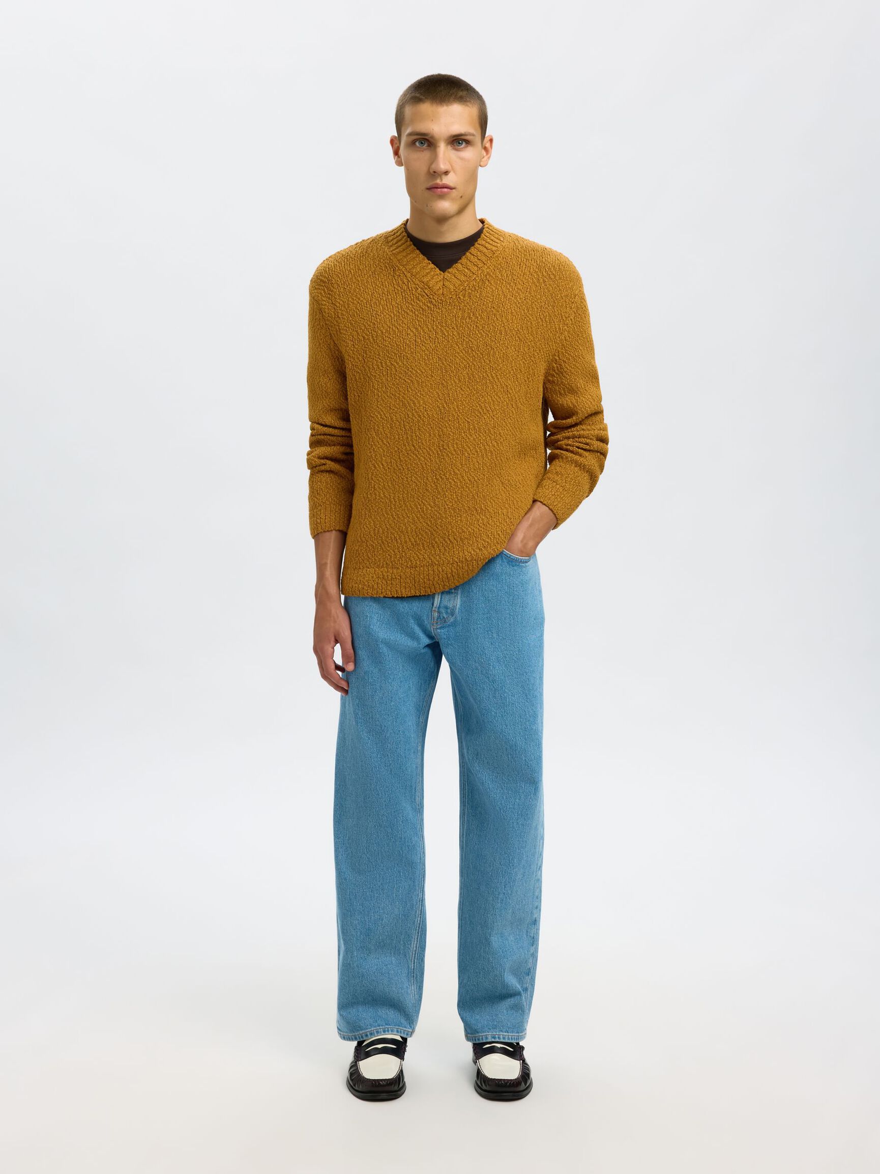 100% COTTON V-NECK JUMPER, Golden Brown, highres