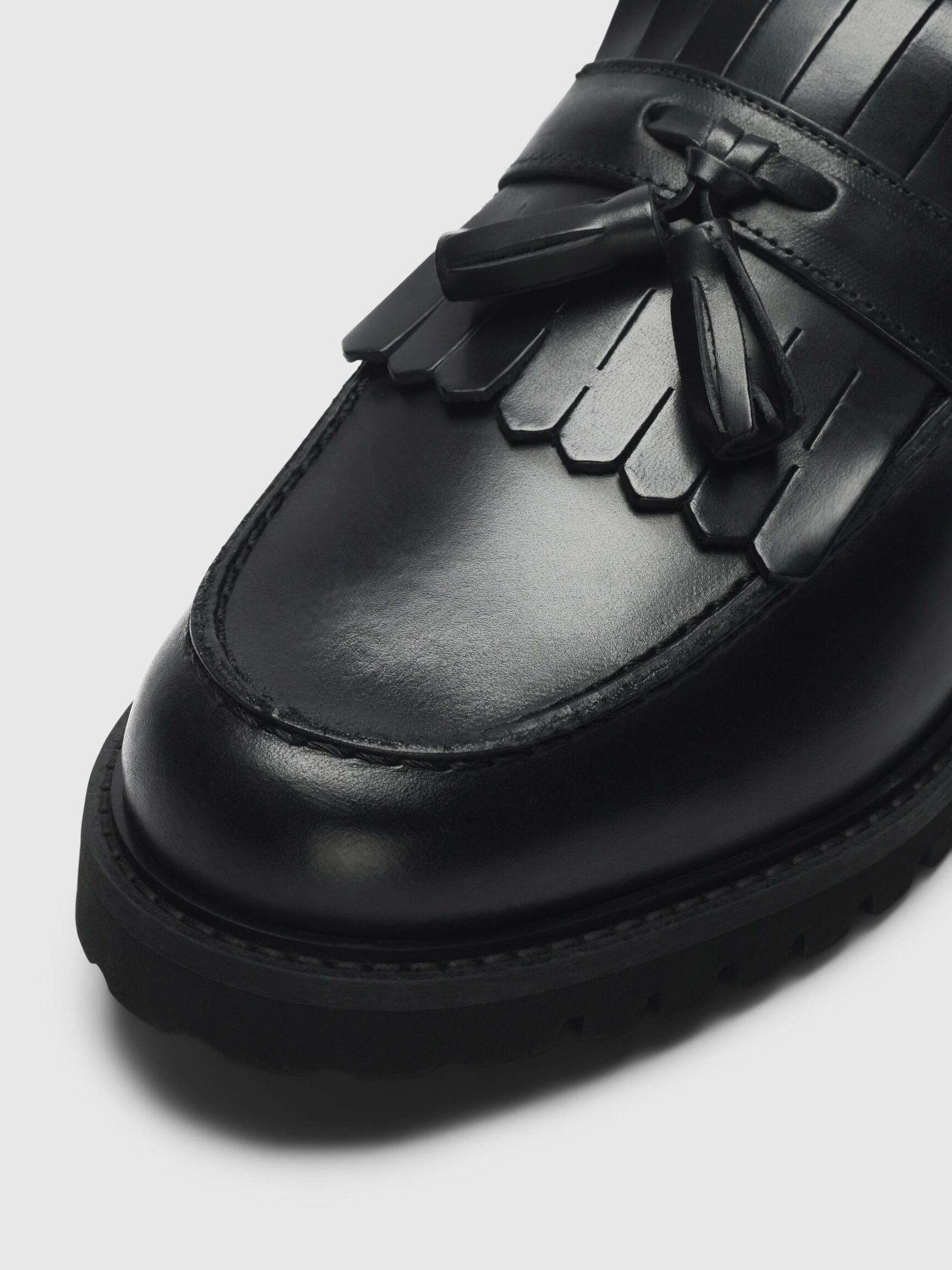 TASSEL DETAIL LEATHER LOAFERS, Black, highres