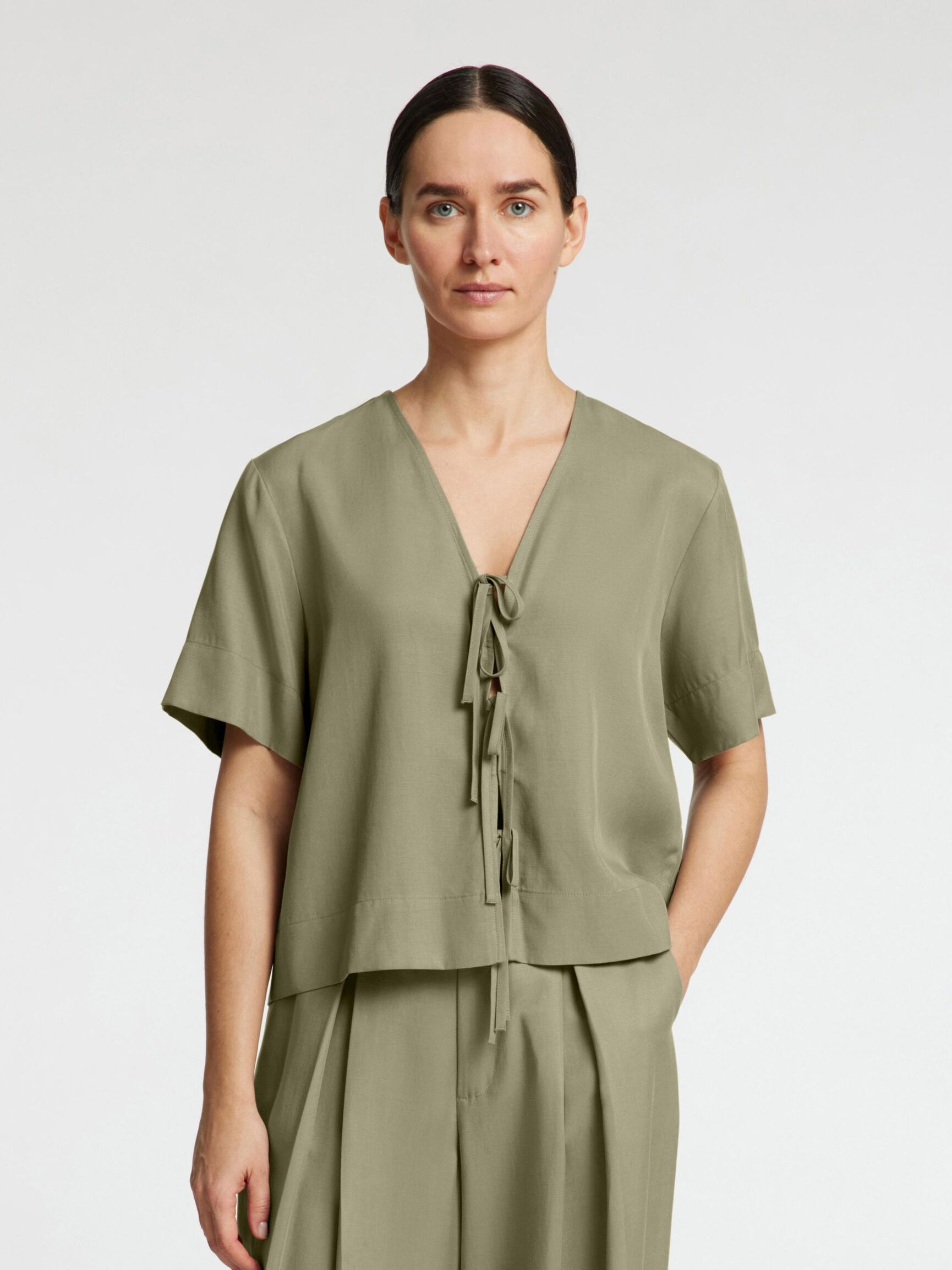 KNYTING FORAN V-HALS-TOPP, Vetiver, highres
