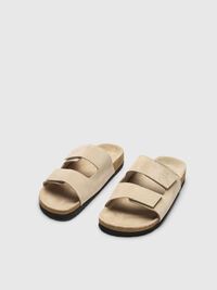 SUEDE SLIDERS, Sand, highres