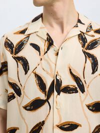 PRINTED SHORT SLEEVED SHIRT, Egret, highres