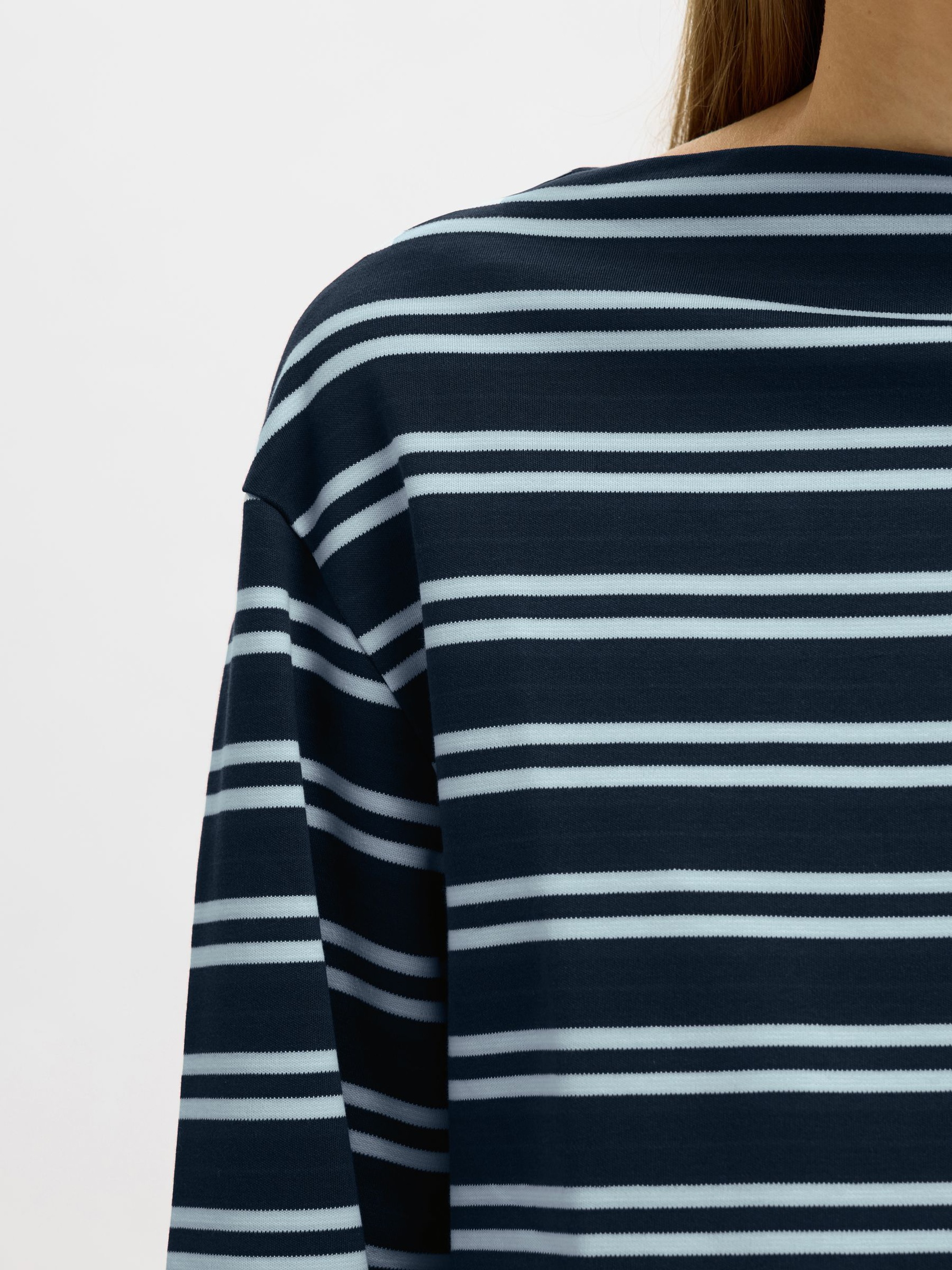 BOOTHALS TOP MET LANGE MOUWEN, Dark Sapphire, highres