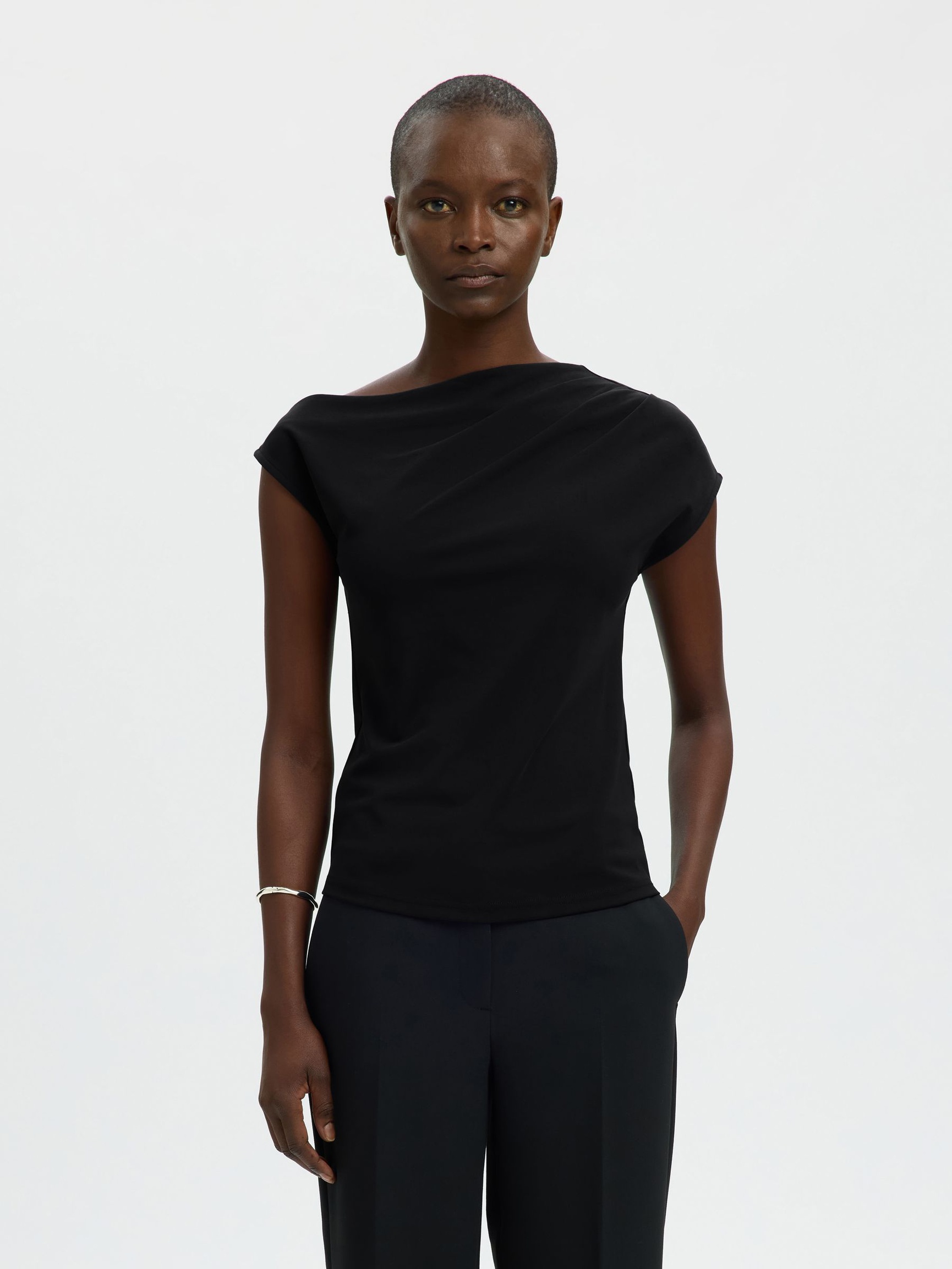 ASYMMETRISCH TOP MET KORTE MOUWEN, Black, highres
