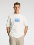 Selected PRINT T-SHIRT MIT RUNDHALSAUSSCHNITT, Egret, highres - 16096792_Egret_1172051_003.jpg