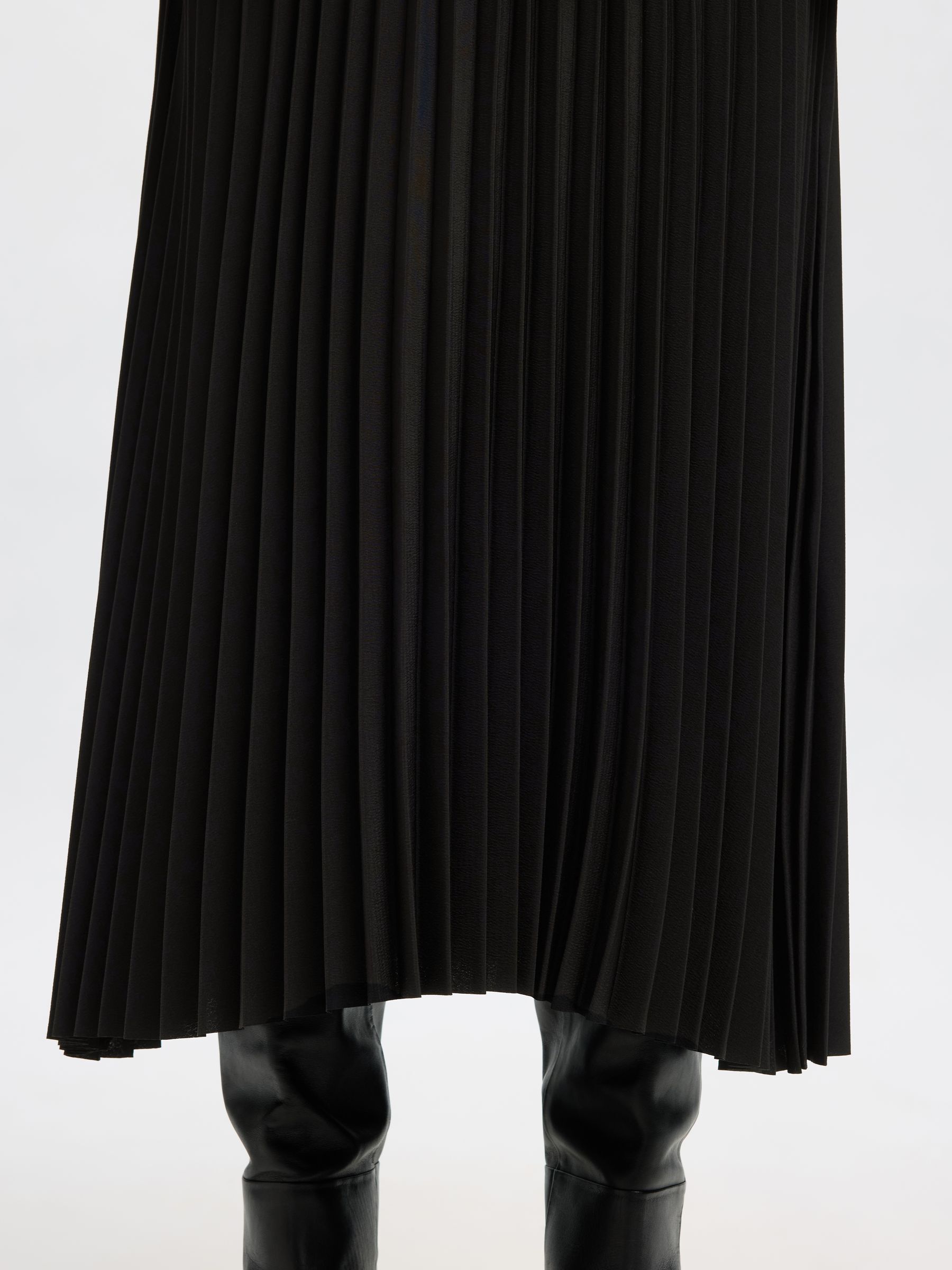 PLEATED MIDI SKIRT | Black | Selected
