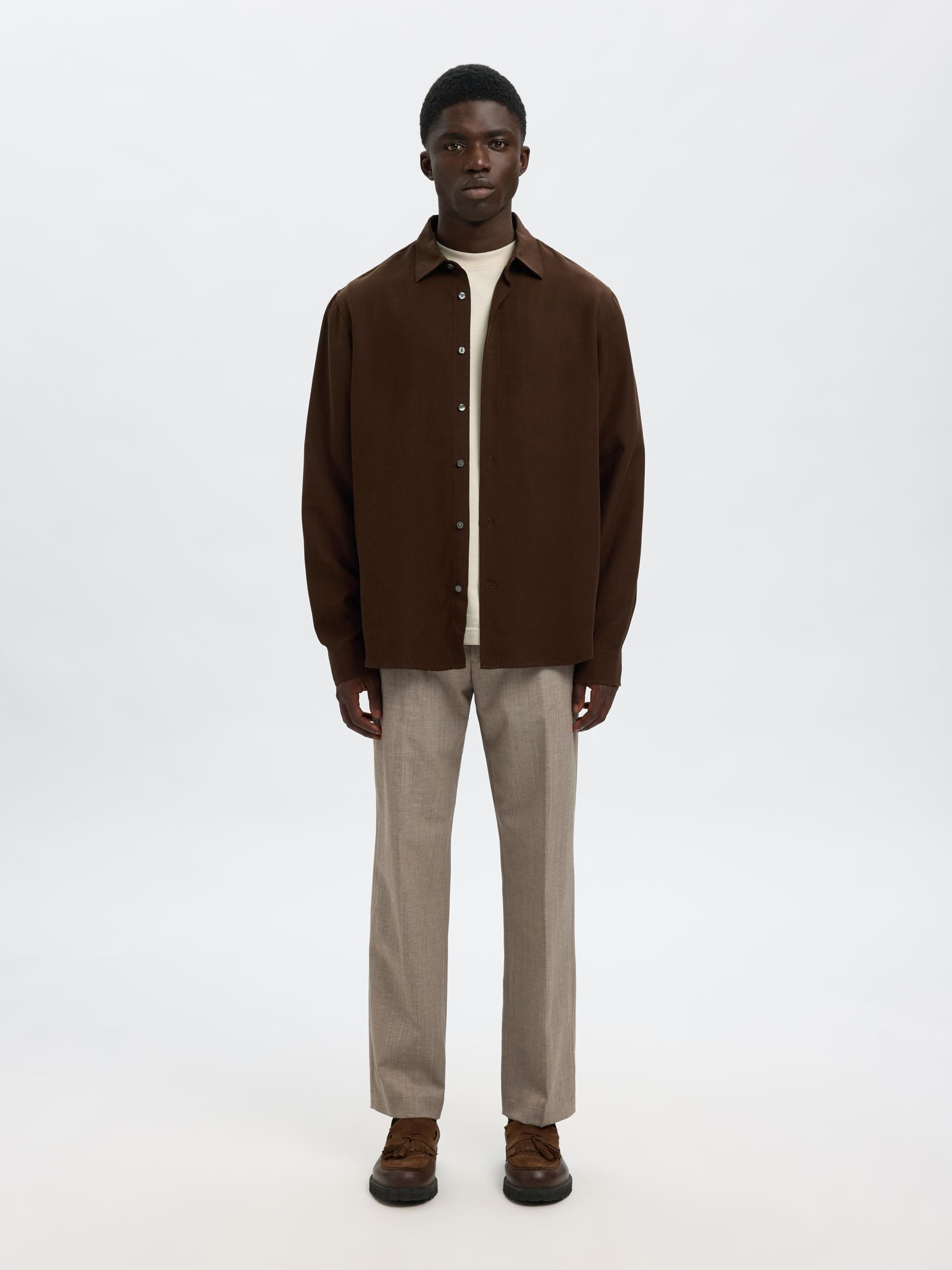 AVSLAPPNAD PASSFORM SKJORTA, Demitasse, highres