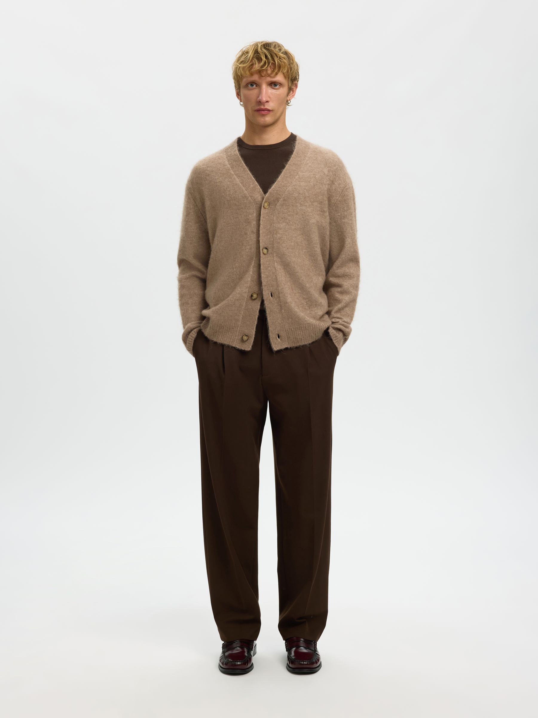 RELAXED FIT STRICKJACKE, Walnut, highres