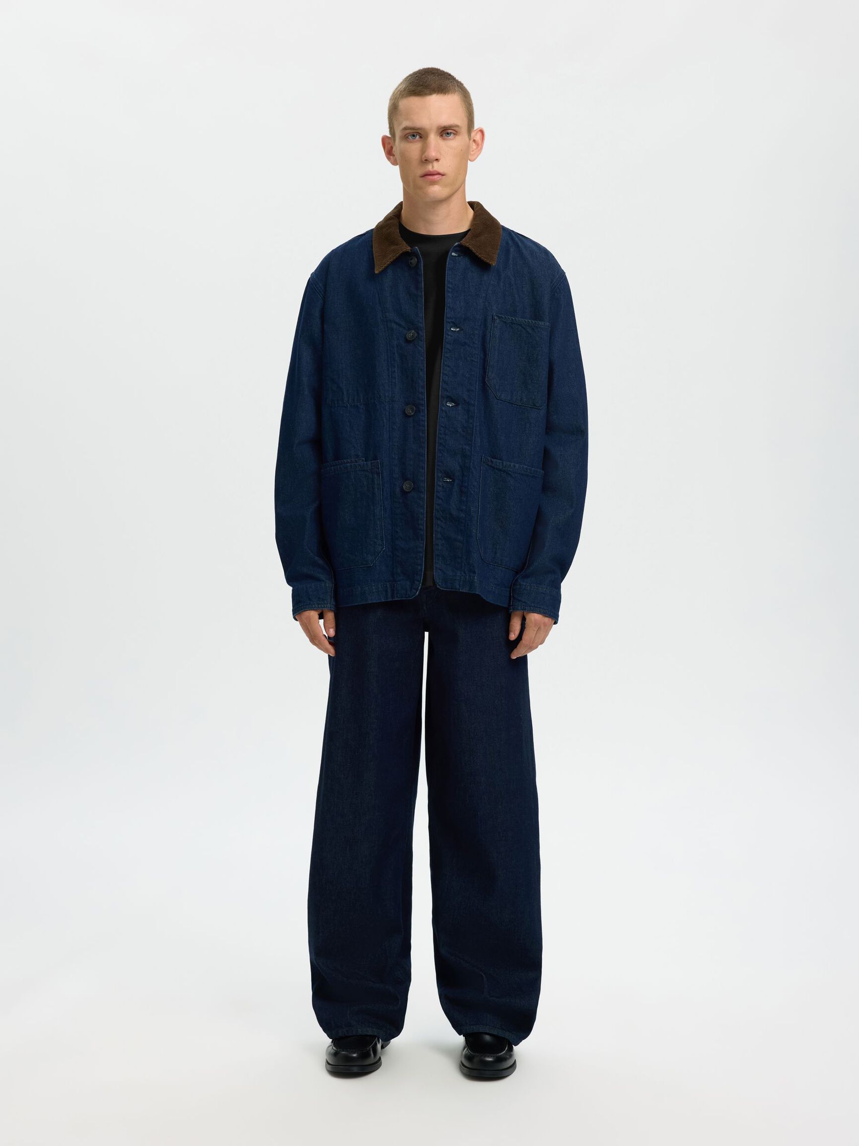 100% BAUMWOLL T-SHIRT MIT RUNDHALSAUSSCHNITT, Black, highres