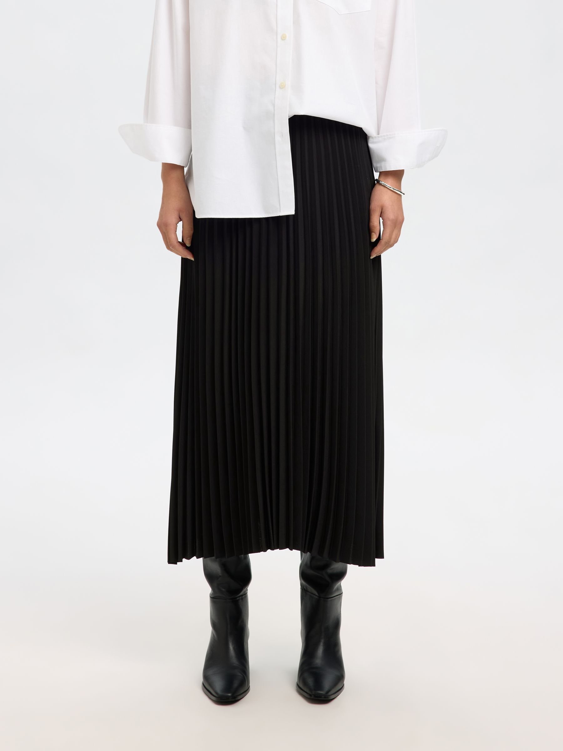 PLEATED MIDI SKIRT | Black | Selected