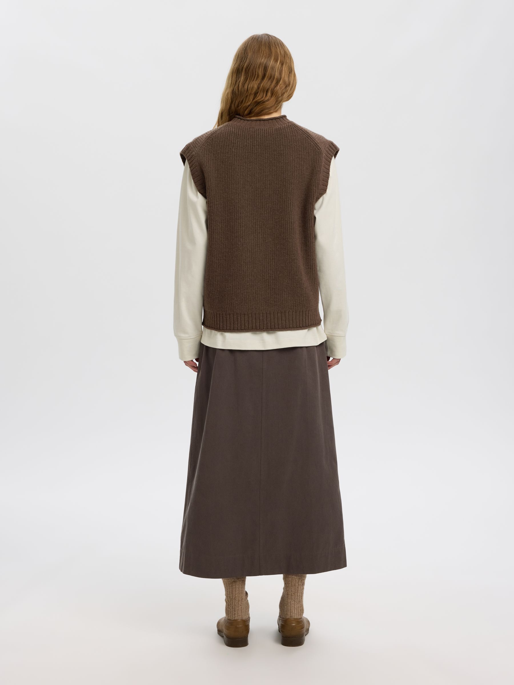 WOOL KNITTED VEST | Brown | Selected